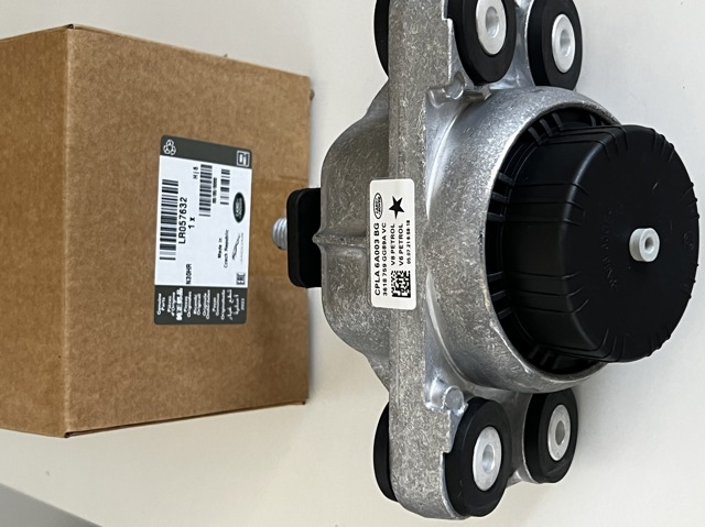 Підвіска двигуна (силового агрегату) LR057632 LAND ROVER