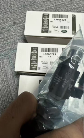 Форсунка вприску палива LR066229 LAND ROVER