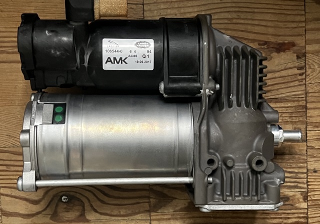 Компресор підкачки амортизаторів LR095838 LAND ROVER