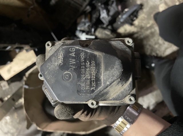 Заслінка повітряна 03L128063H VAG