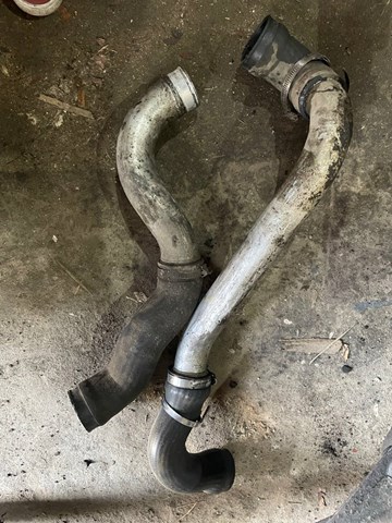 Шланг/патрубок інтеркулера, правий 11612248643 BMW