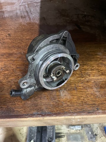 Насос вакуумний 11667795143 BMW