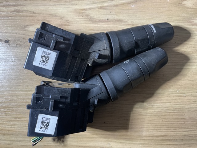 Перемикач підрульовий, правий 252608H905 NISSAN