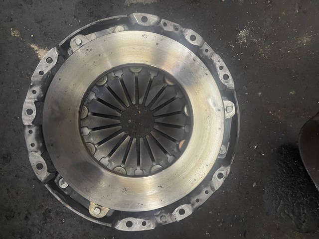 Натискний диск зчеплення 30210EB300 NISSAN