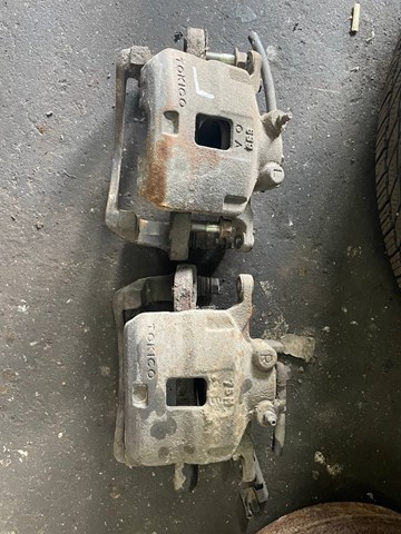 Скоба супорта переднього 4605A128 MITSUBISHI