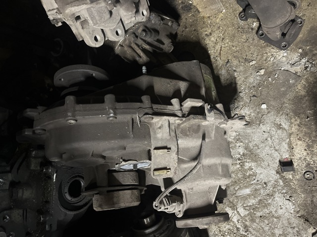 Коробка роздавальна в зборі 473003C100 HYUNDAI