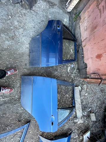 Скло-кватирка двері, задньої, правої 51348402574 BMW