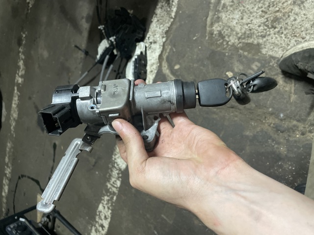 Замок запалювання 6R0905851 VAG
