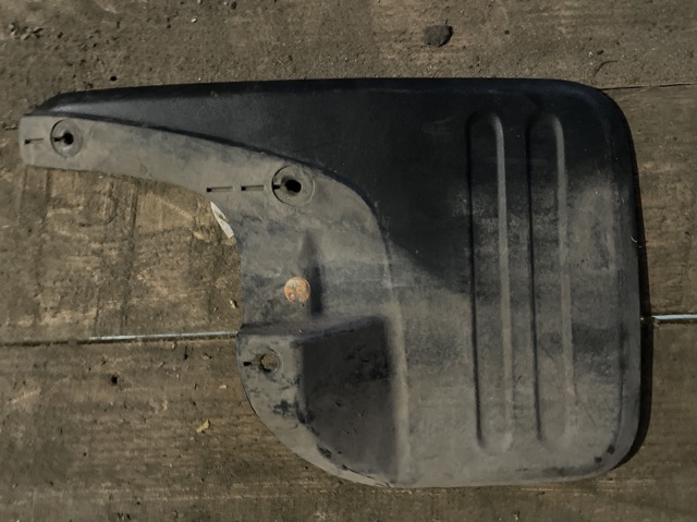 Бризговики передній, правий 766210K040 TOYOTA