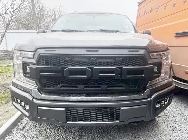 Буфер (бампер) передній JL3Z17757A MARKET (OEM)