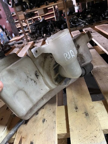 Водяний бачок омивача фар MB683910 MITSUBISHI