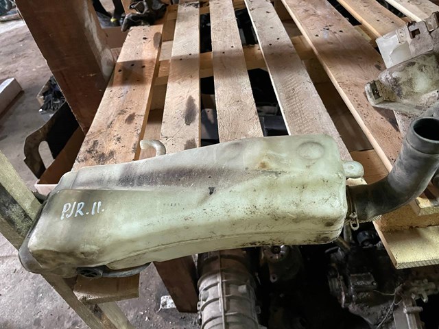 Бачок омивайки MB683930 MITSUBISHI