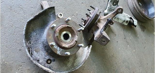 Цапфа передня ліва UR6133031A MAZDA