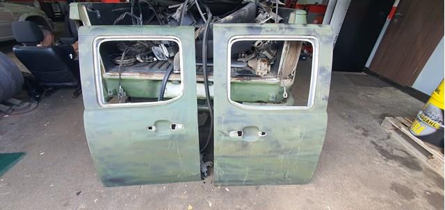 Двері задні UR6373020E MAZDA