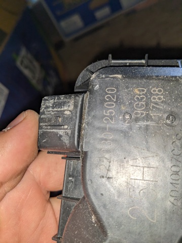 Заслінка повітряна 2203025020 TOYOTA