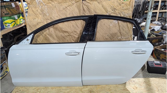 Двері задні 4G5833051 VAG