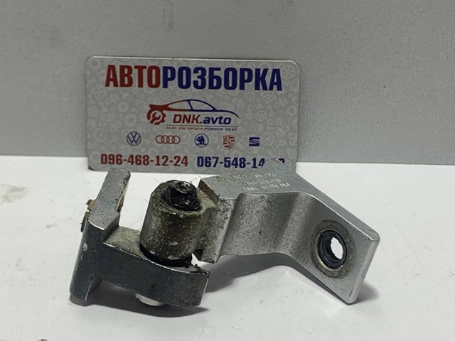 Петля задніх лівих дверей 8K0831401E VAG