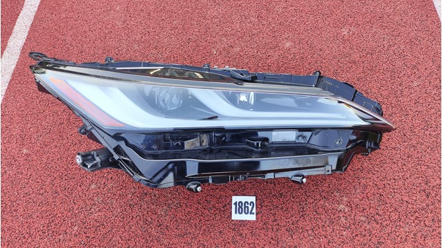 Права блок фара 8111048J30 TOYOTA