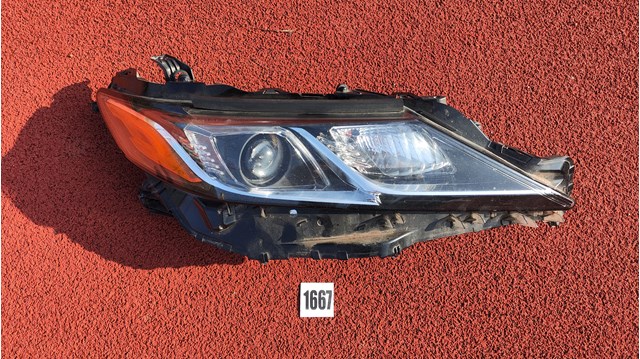 Фара комбінована, передня 8113033D40 TOYOTA