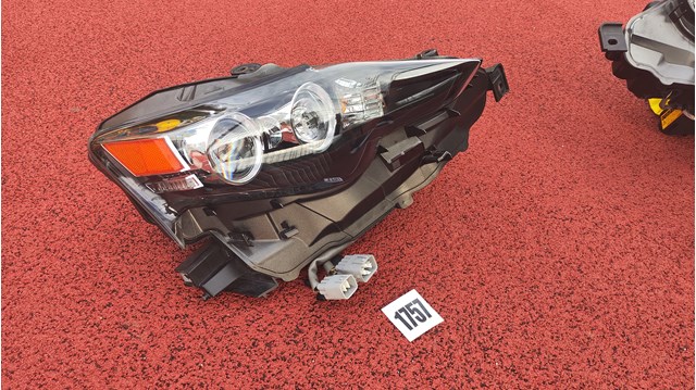 Права блок фара 8114553750 TOYOTA