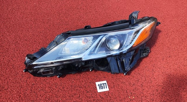 Фара ліва 8115006C40 TOYOTA