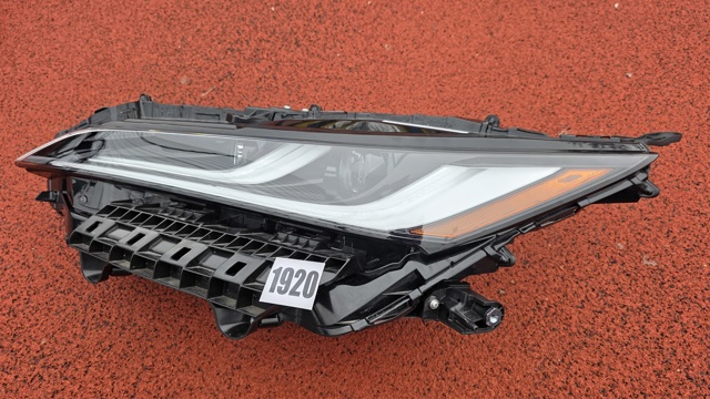 Основна фара в зборі ліва 8115048J30 TOYOTA