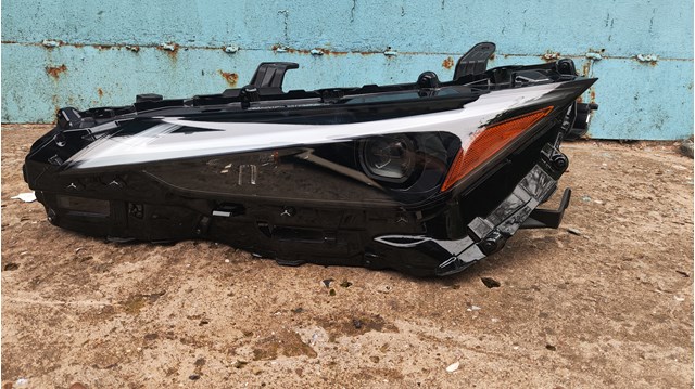 Фара 8118553A00 TOYOTA