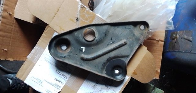 Кронштейн передньої балки 624762F000 HYUNDAI