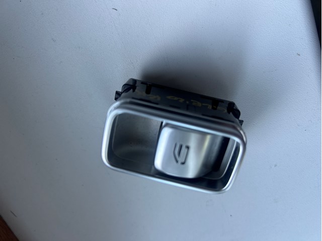 Кнопковий блок керування склопідіймачами передній правий A1679054601 MERCEDES