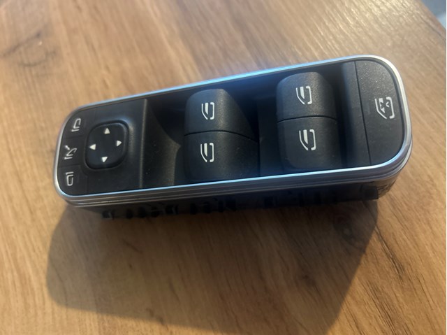 Кнопковий блок керування склопідіймачами передній лівий A1679059803 MERCEDES