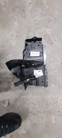 Кронштейн арки колеса (лонжерона) правий 5702342010 TOYOTA