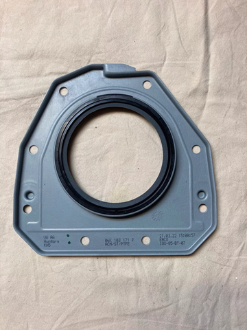 Сальник коленвала двигуна, задній 06K103171P VAG