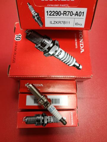 Свічки запалювання 12290R70A01 HONDA