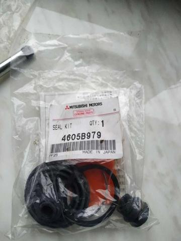 Ремкомплект заднього гальмівного супорта 4605B979 MITSUBISHI
