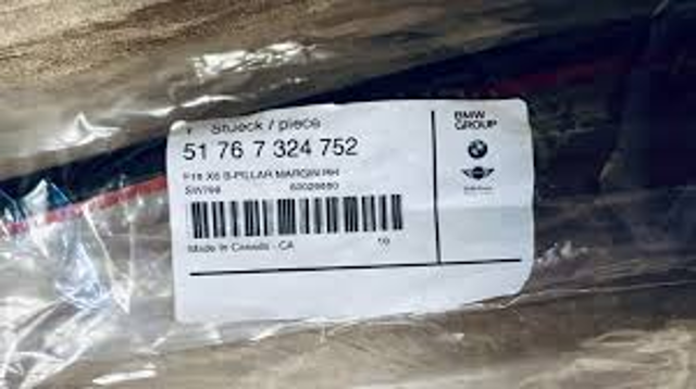 Ущільнювач двері задньої правої (на двері) 51767324752 BMW
