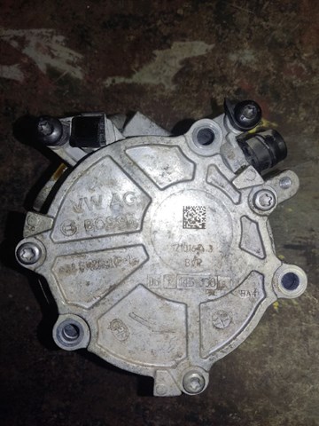 Насос вакуумний 06K145100AB VAG