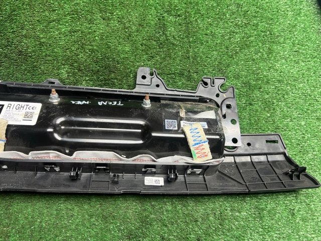 Подушка безпеки (AIRBAG) пасажирська, захисту колін 107782600D TESLA