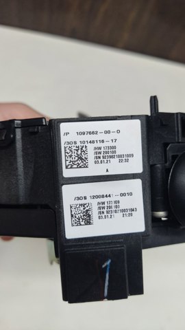 Перемикачі 109766200O TESLA