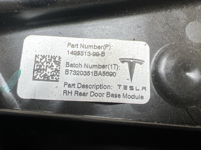 152680700B Tesla