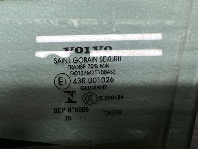 Вікно (передніх дверей) двері 31352944 VOLVO