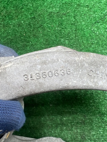 Вилка нижня амортизатора переднього, права 31360636 VOLVO
