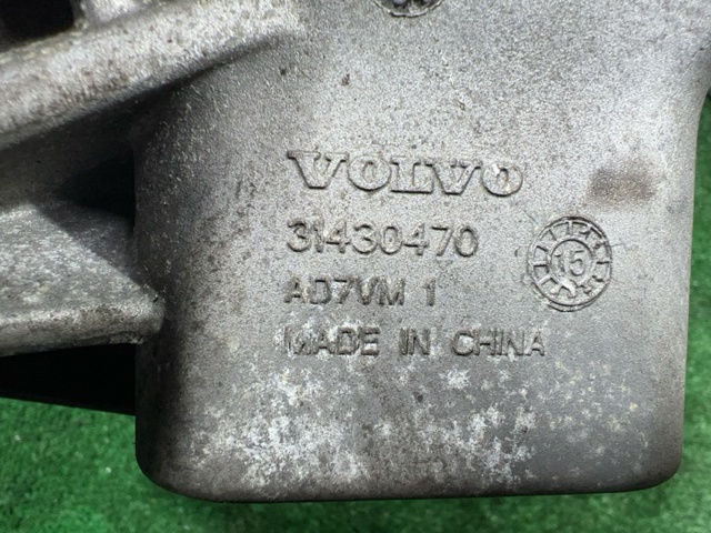 Кронштейн подушки (опори) двигуна, правої 31430470 VOLVO