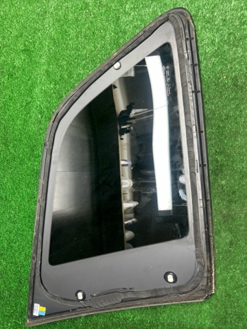 Скло багажного відсіку, праве 31468147 VOLVO