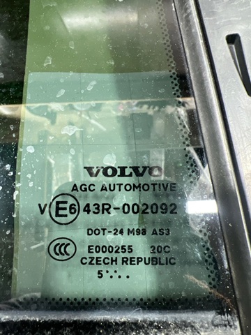 Вікно надставки дверей задніх 31651874 VOLVO