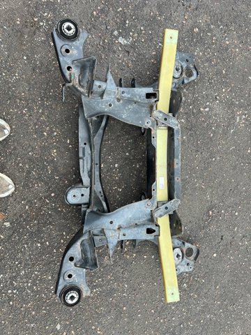 Підрамник задній 31681543 VOLVO