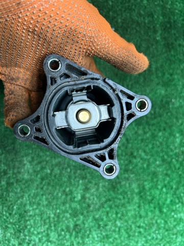 Корпус термостата в зборі 31686560 VOLVO