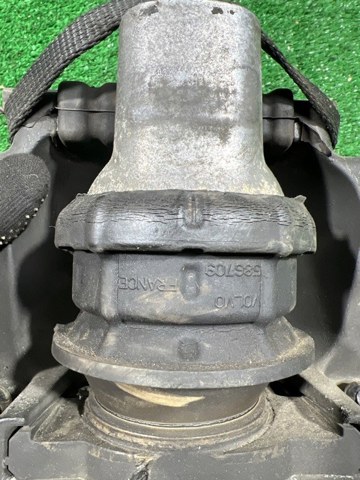 Права подушка мотора 31686885 VOLVO