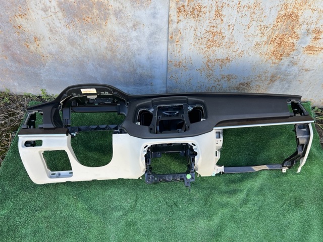 Панель передня "торпедо" 31688115 VOLVO
