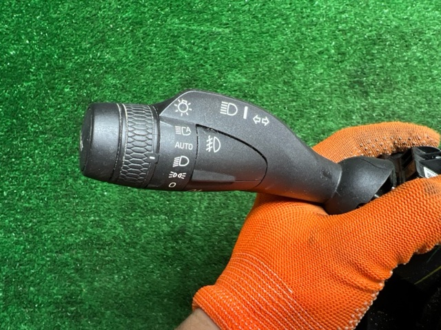 Перемикач підрульовий 32266885 VOLVO