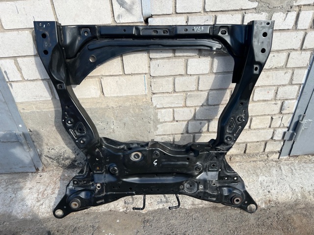 Передня балка 32268633 VOLVO